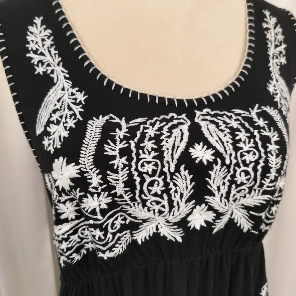 2/$30 Grace Elements Black Midi‎ Popover Dress Womens Size M Whtie Embroidery